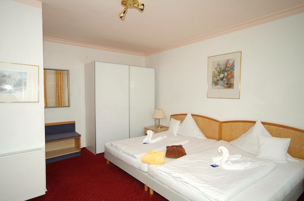 Wellness Hotel Garni Krone Baiersbronn Rom bilde